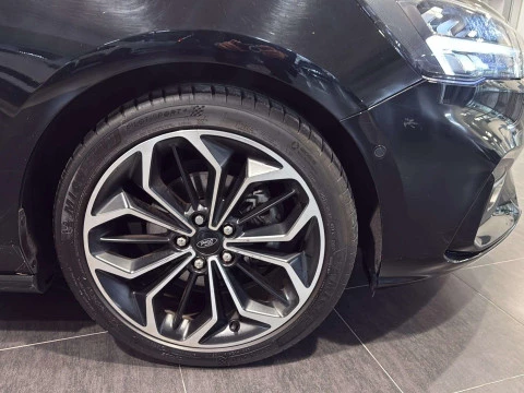 Ford Focus  1.5 Ecoboost ST Line 182