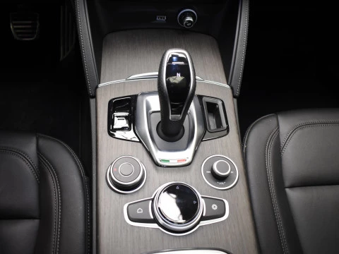 Alfa Romeo Stelvio 2.2 Diésel 154kW (210CV) Veloce Q4