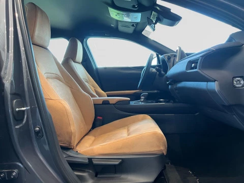 Lexus UX 2.0 300h UX Plus