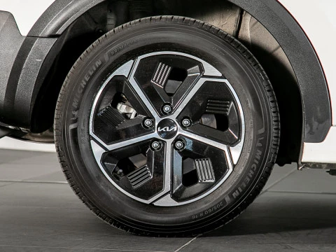Kia Niro 1.6 GDi PHEV 104kW (141CV) Concept