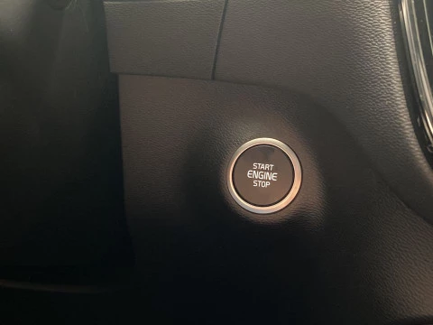 Volvo XC40 1.5 T5 RECHARGE R-DESIGN DCT 5P