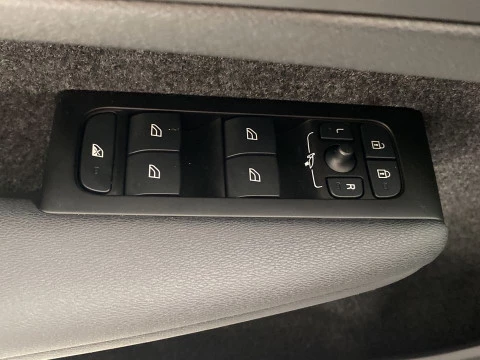 Volvo XC40 1.5 T5 RECHARGE R-DESIGN DCT 5P