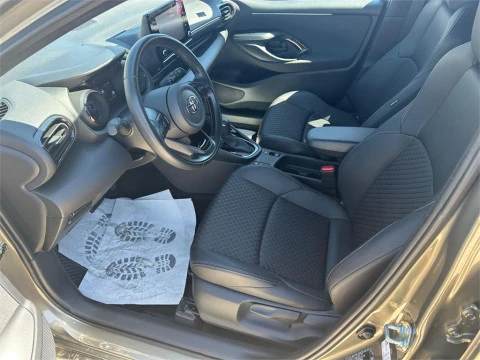 Toyota Yaris 5 Puertas Style 120H Automático (e-CVT)