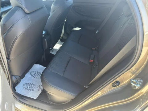 Toyota Yaris 5 Puertas Style 120H Automático (e-CVT)