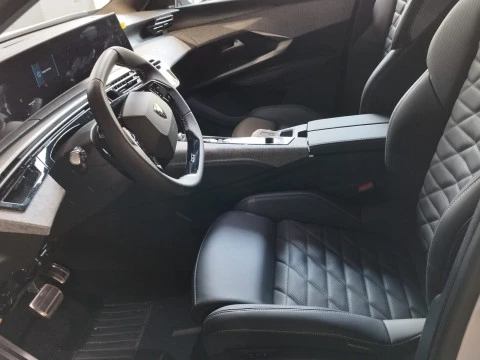 Peugeot e-3008 GT Eléctrico 157kW