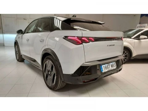 Peugeot e-3008 GT Eléctrico 157kW