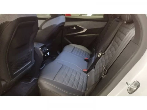 Peugeot e-3008 GT Eléctrico 157kW