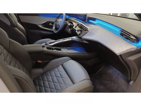 Peugeot e-3008 GT Eléctrico 157kW