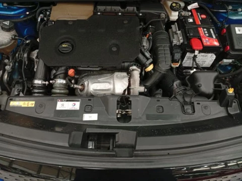 Peugeot 2008 Allure Pack BlueHDI 130 S&S EAT8