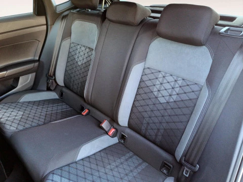 Volkswagen Polo 1.0 TSI 70KW R-LINE 5P