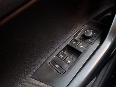 Volkswagen Polo 1.0 TSI 70KW R-LINE 5P