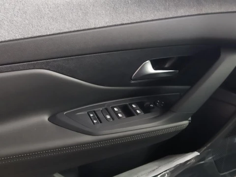 Peugeot 408 1.2 MHEV 145 E-DCS6 ALLURE 5P