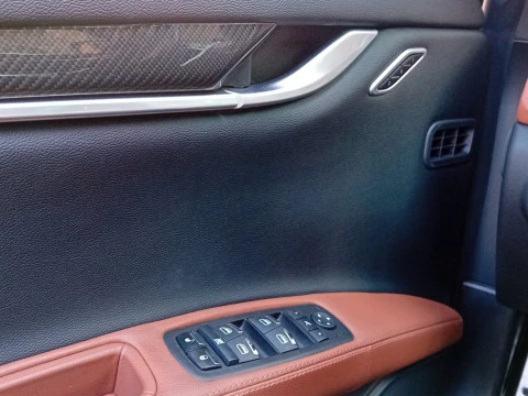 Maserati Ghibli 3.0 V6 BT 330CV RWD