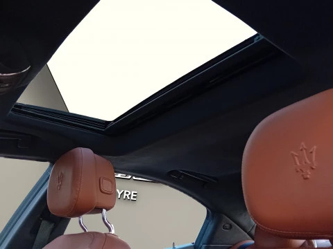 Maserati Ghibli 3.0 V6 BT 330CV RWD