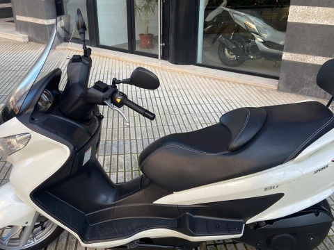 Suzuki Bugman 200 SUZUKI BUGMAN 200 200 GASOLINA