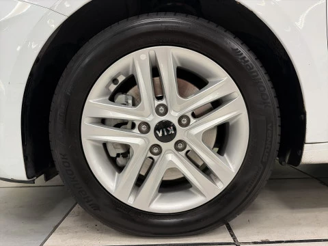 Kia Ceed 1.6 MHEV iMT Drive 100 kW (136 CV)