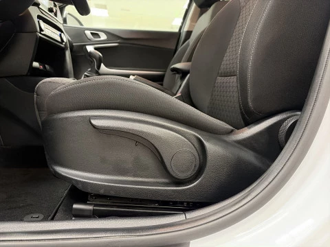 Kia Ceed 1.6 MHEV iMT Drive 100 kW (136 CV)