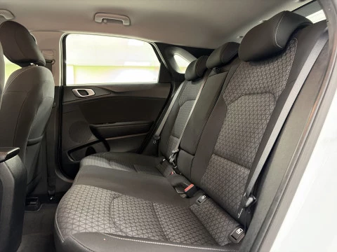 Kia Ceed 1.6 MHEV iMT Drive 100 kW (136 CV)