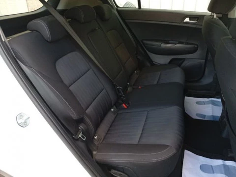 Kia Sportage 1.6 MHEV Business 100kW (136CV) 4x4