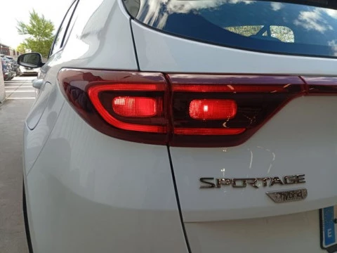 Kia Sportage 1.6 MHEV Business 100kW (136CV) 4x4