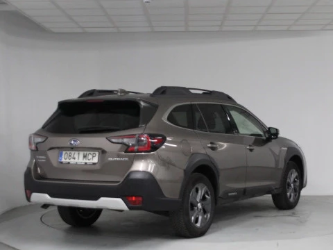 Subaru Outback 2.5i Field CVT Lineartronic AWD