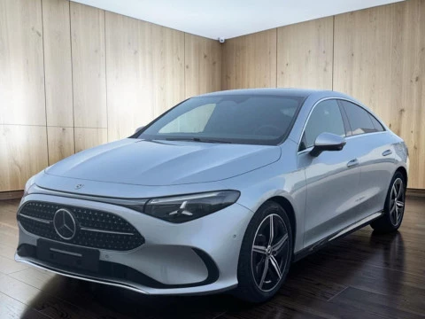 Mercedes-Benz CLA  180 con tecnologia hibrida