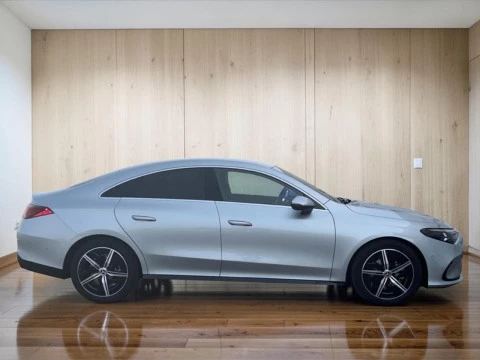 Mercedes-Benz CLA  180 con tecnologia hibrida