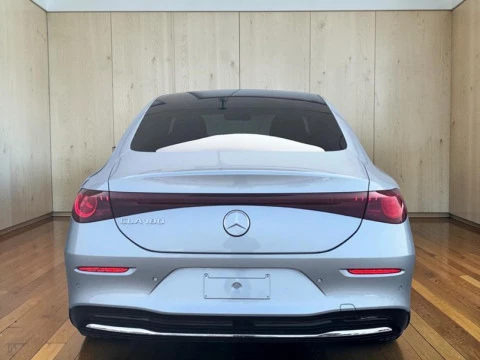 Mercedes-Benz CLA  180 con tecnologia hibrida