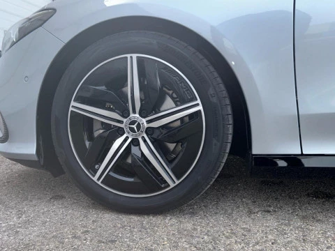 Mercedes-Benz CLA  180 con tecnologia hibrida