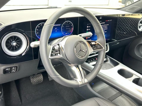 Mercedes-Benz CLA  180 con tecnologia hibrida