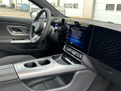 Mercedes-Benz CLA  180 con tecnologia hibrida