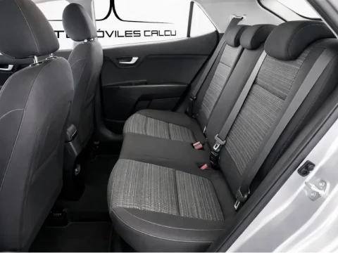 Asientos traseros del Kia Stonic 1.0 T-GDi 74kW (100CV) MHEV MT Drive.