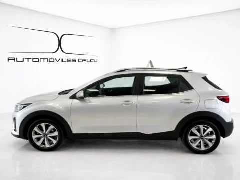 Vista perfil izquierdo del  Kia Stonic 1.0 T-GDi 74kW (100CV) MHEV MT Drive.