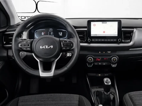 Salpicadero del Kia Stonic 1.0 T-GDi 74kW (100CV) MHEV MT Drive.