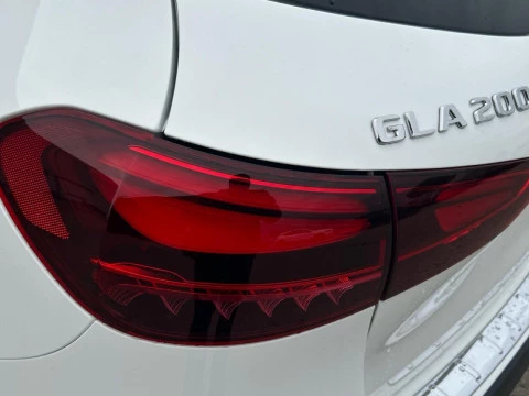 Mercedes-Benz GLA  200 D