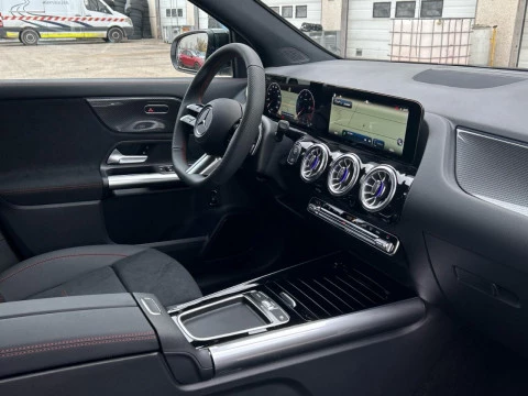 Mercedes-Benz GLA  200 D