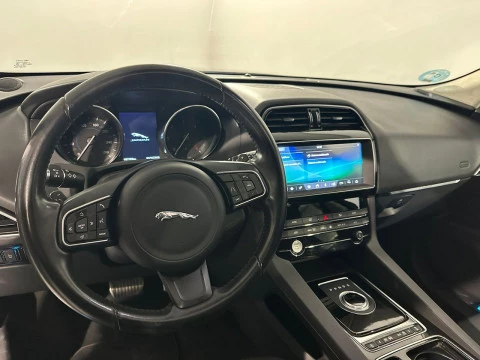 Jaguar F-Pace F-PACE 2.0 i4D 132 kW (180 CV) AWD Auto Pure