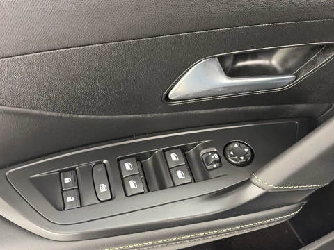 Peugeot 408 GT Hybrid eDCS6 100 kW (136 CV)