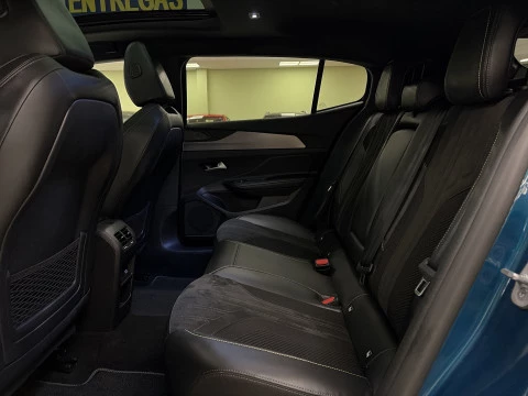 Peugeot 408 GT Hybrid eDCS6 100 kW (136 CV)