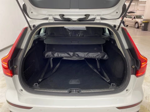 Volvo V60 , B4 AWD mild hybrid