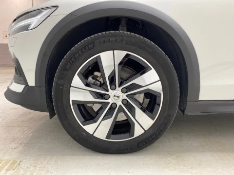 Volvo V60 , B4 AWD mild hybrid