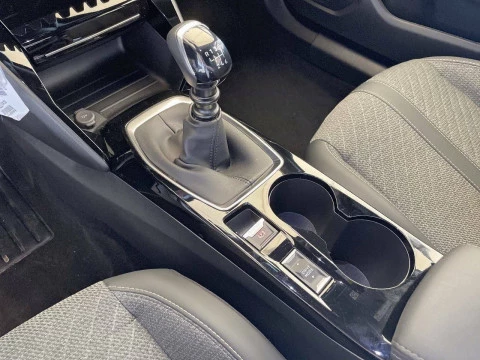 Peugeot 2008 Allure Puretech 100 S&S 6 Vel. MAN