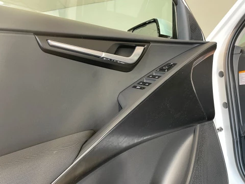 Kia Niro 1.6 GDi HEV 95kW (129CV) Drive