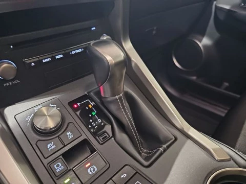 Lexus NX 2.5 300h Business Navigation 2WD