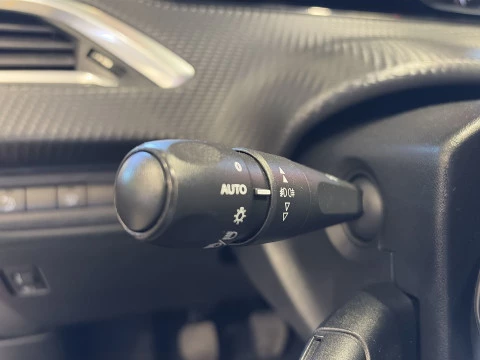 Peugeot 208 PureTech Signature 60 kW (82 CV)