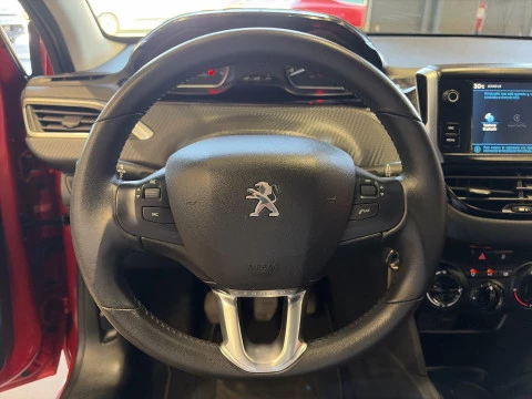 Peugeot 208 PureTech Signature 60 kW (82 CV)