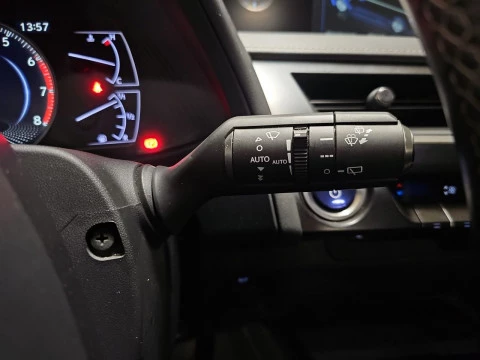 Lexus UX 2.0 250h Business