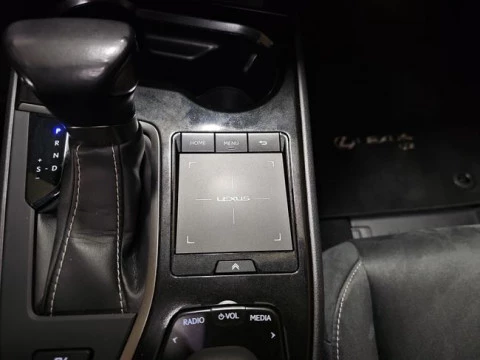 Lexus UX 2.0 250h Business