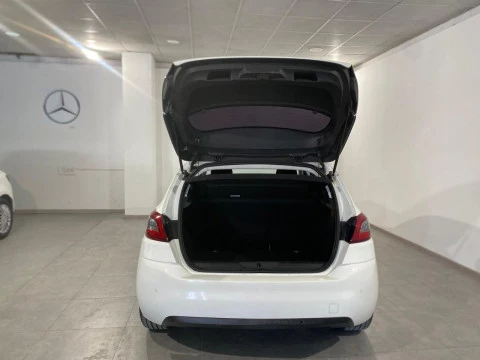Peugeot 308 5p Allure Pack BlueHDi 130