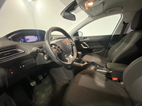 Peugeot 308 5p Allure Pack BlueHDi 130